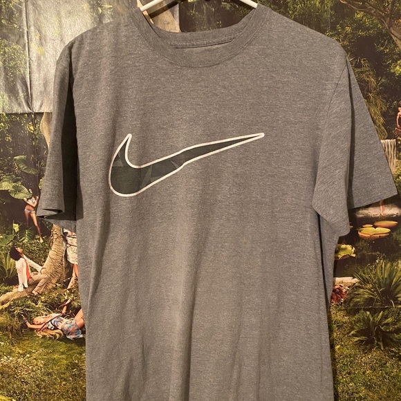 NIKE SWOOSH tee - Picture 1 of 3